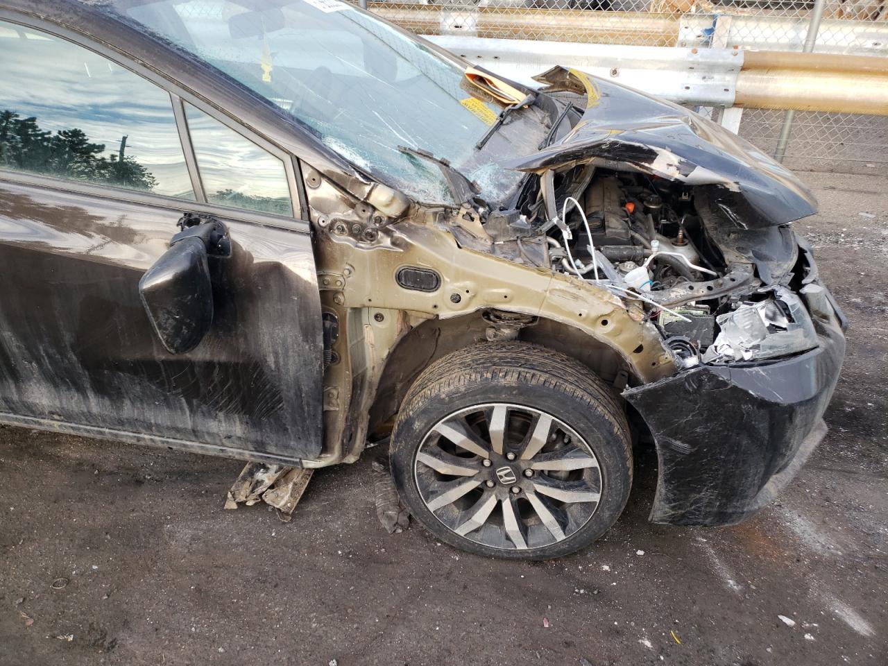Photo 9 from auction – 2014 HONDA CIVIC EXL with VIN 2HGFB2F94EH527291