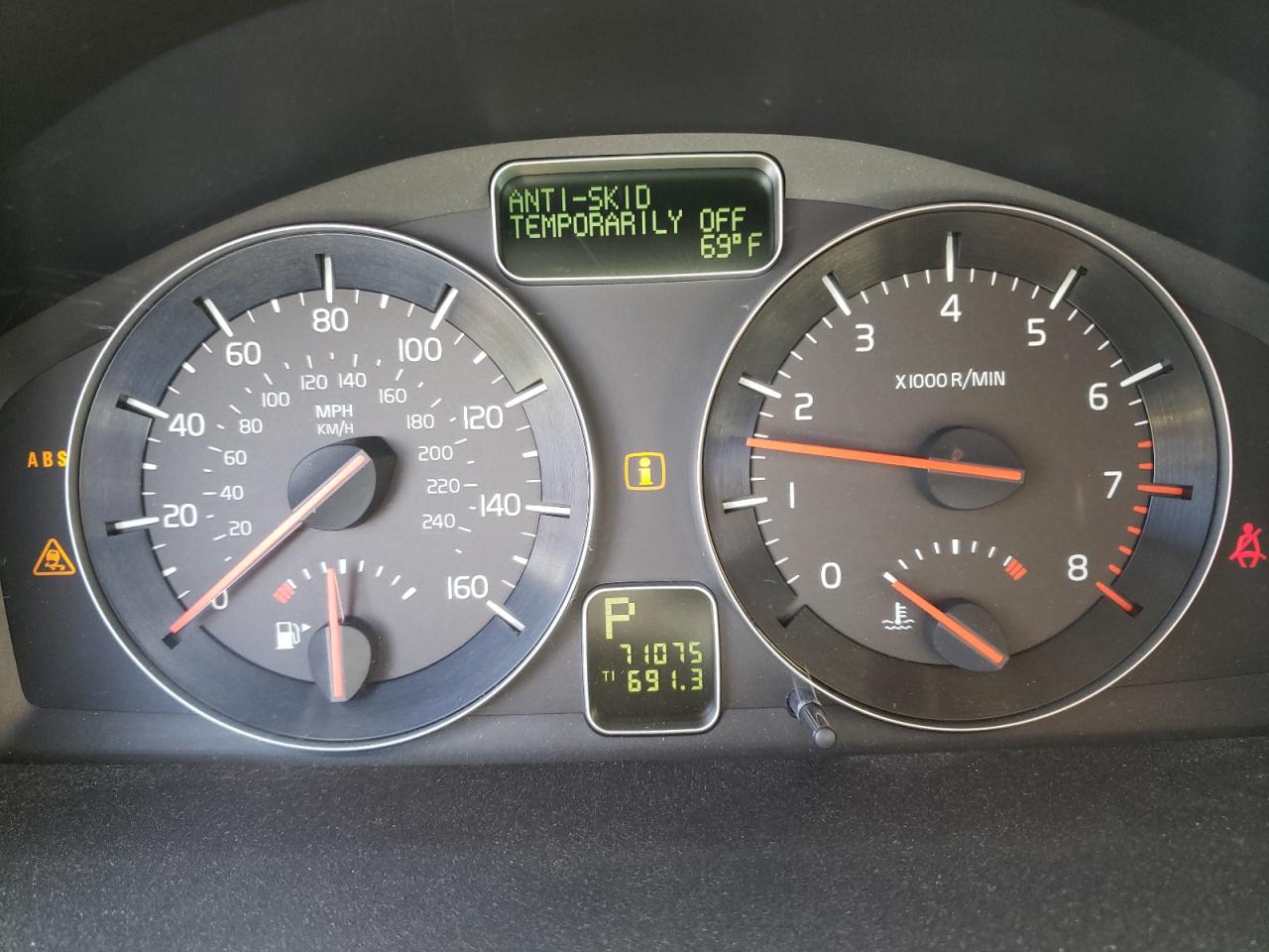 Photo 8 from auction – 2008 VOLVO C70 T5 with VIN YV1MC67288J052107