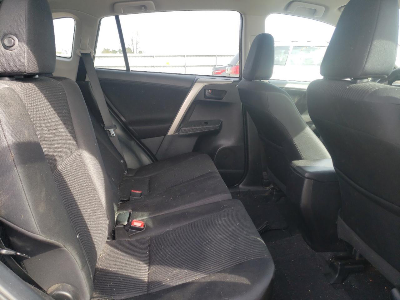 Photo 6 from auction – 2015 TOYOTA RAV4 LE with VIN 2T3ZFREV1FW142103