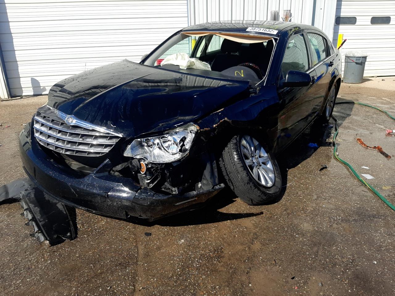 Photo 2 from auction – 2010 CHRYSLER SEBRING LI with VIN 1C3CC5FB5AN110531