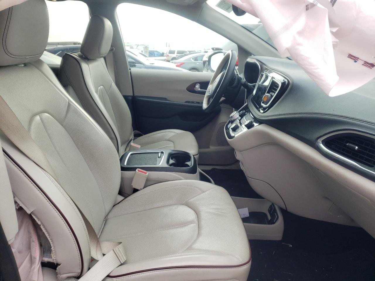 Photo 5 from auction – 2019 CHRYSLER PACIFICA L with VIN 2C4RC1GG9KR679041