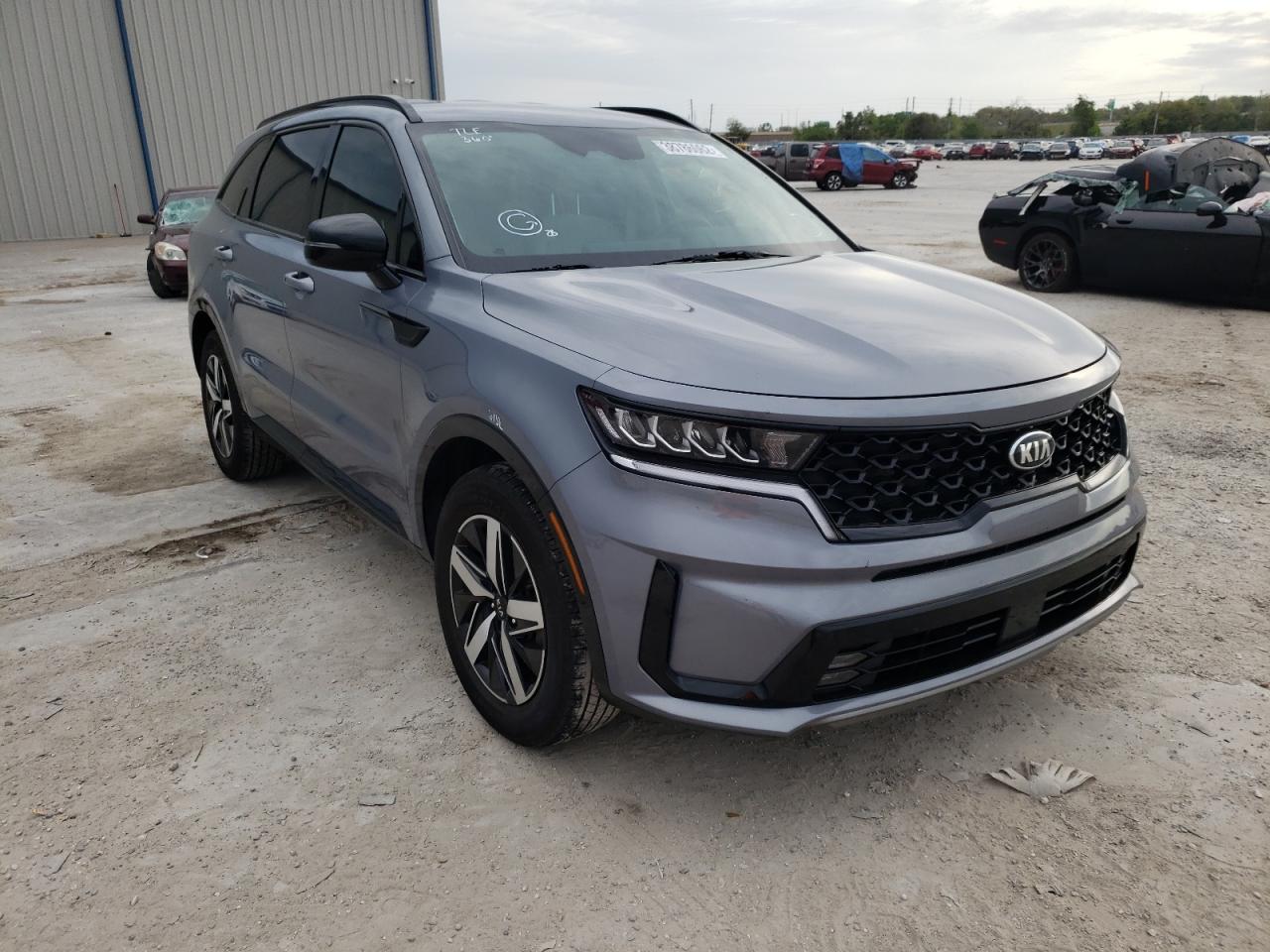 KIA SORENTO EX 2021 with VIN 5XYRH4LF7MG033200 - Photo from auction