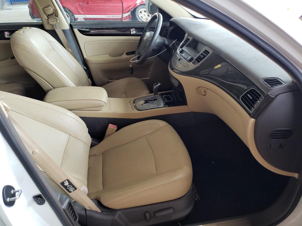 Photo 5 from auction – 2011 HYUNDAI GENESIS 3. with VIN KMHGC4DE8BU138752
