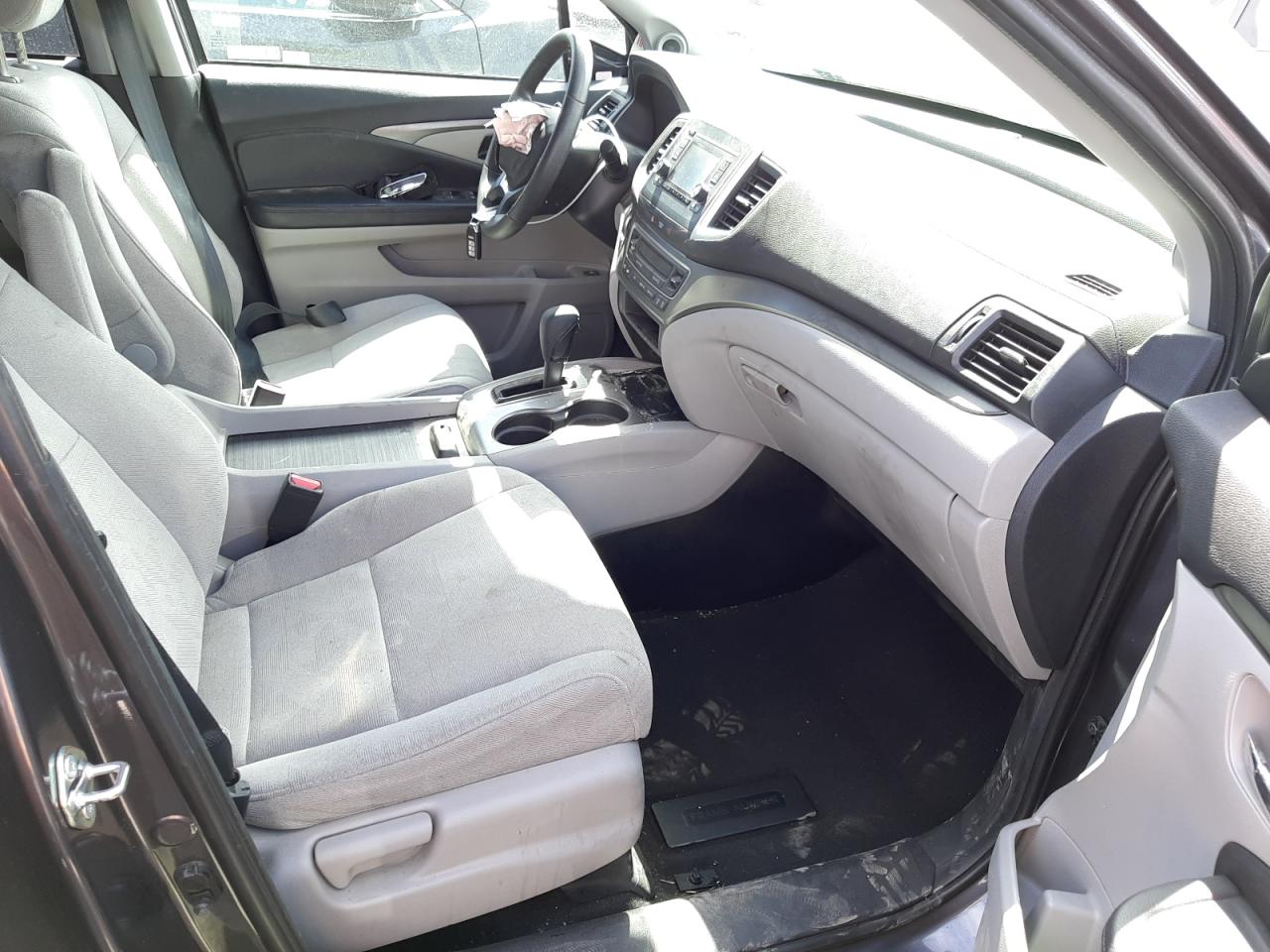 Photo 5 from auction – 2019 HONDA PILOT LX with VIN 5FNYF5H16KB004151