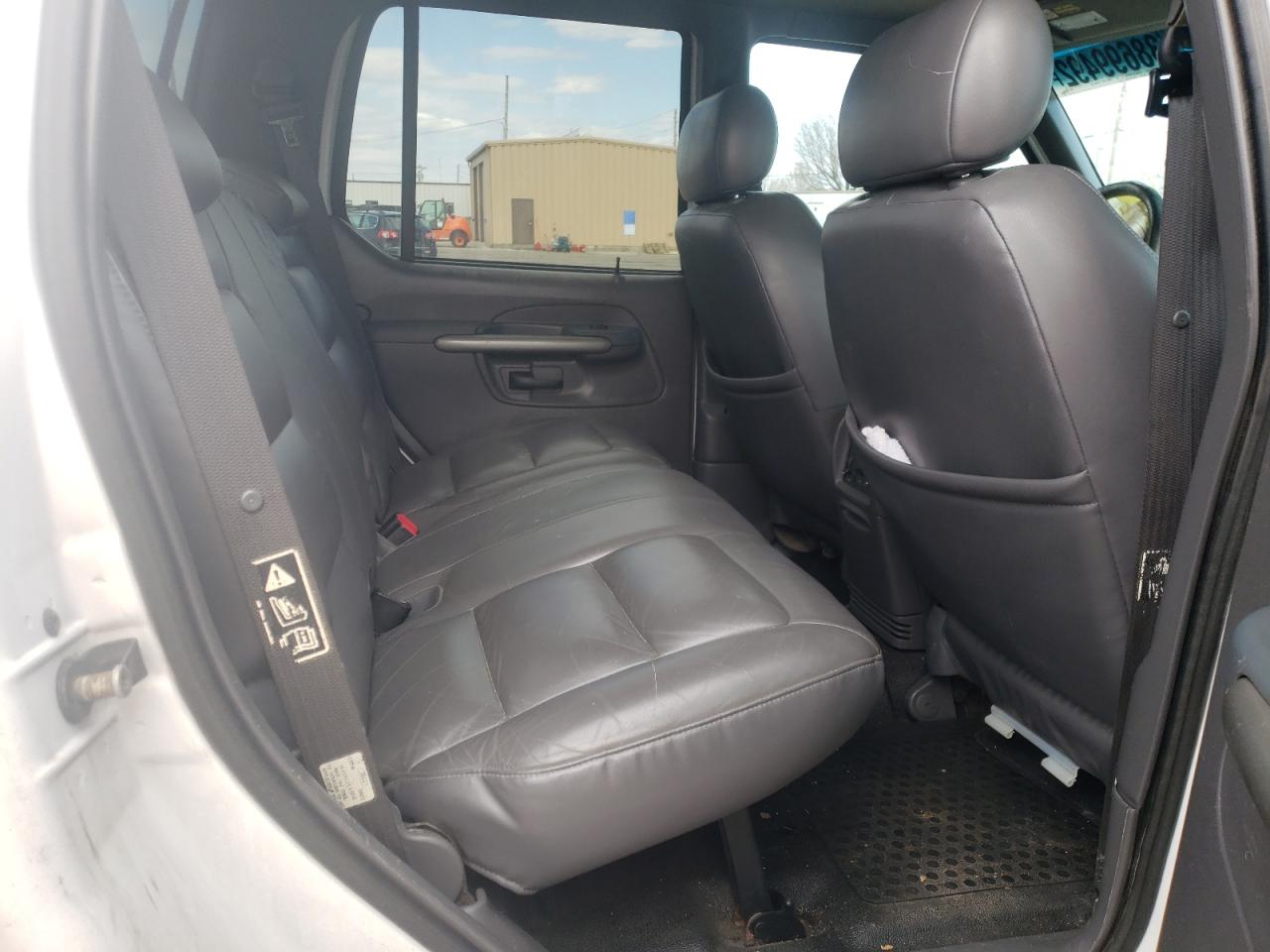 Photo 6 from auction – 2001 FORD EXPLORER S with VIN 1FMZU77E61UB32062