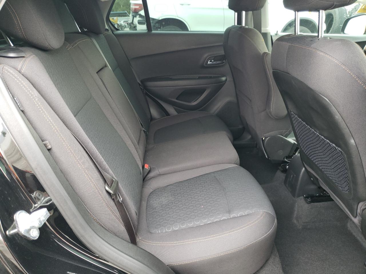 Photo 6 from auction – 2019 CHEVROLET TRAX LS with VIN 3GNCJKSBXKL352469