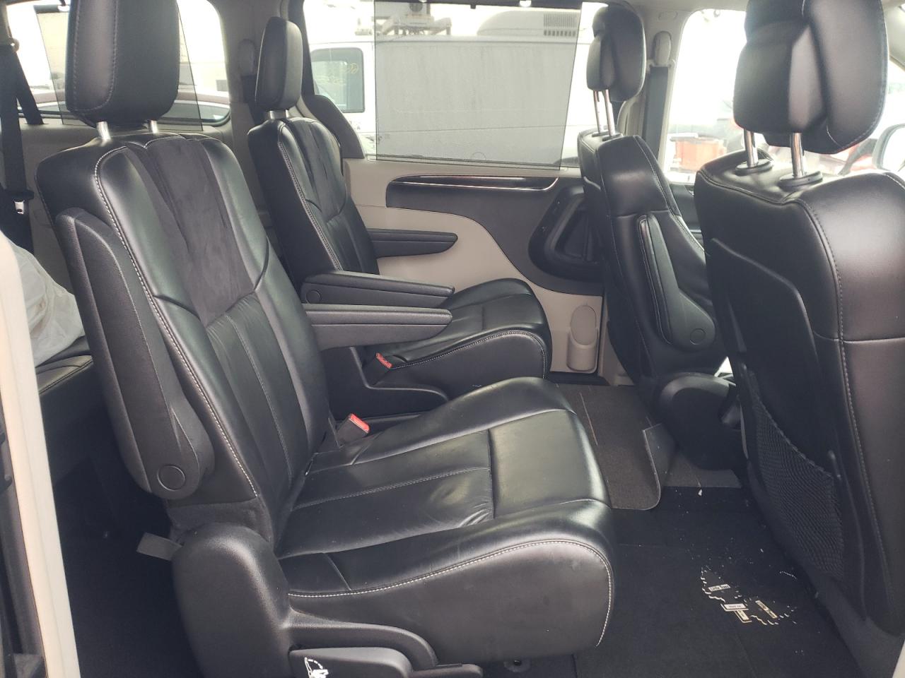 Photo 6 from auction – 2014 CHRYSLER TOWN & COU with VIN 2C4RC1GG7ER466853