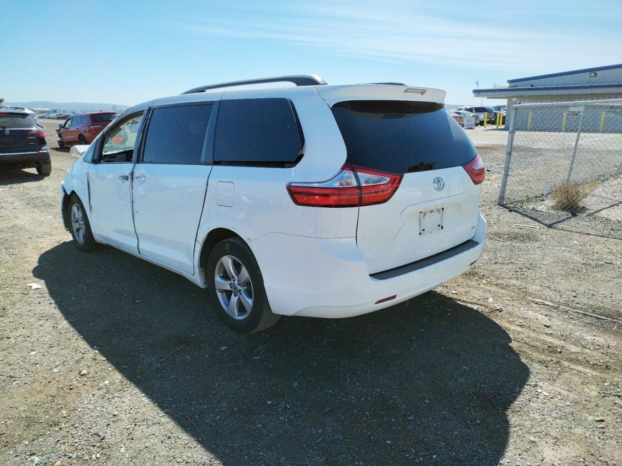 Photo 3 from auction – 2017 TOYOTA SIENNA LE with VIN 5TDKZ3DC5HS807191