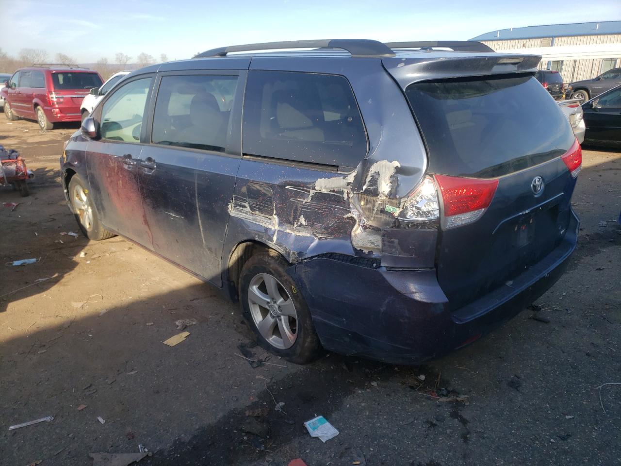 Photo 3 from auction – 2014 TOYOTA SIENNA LE with VIN 5TDKK3DC0ES472731