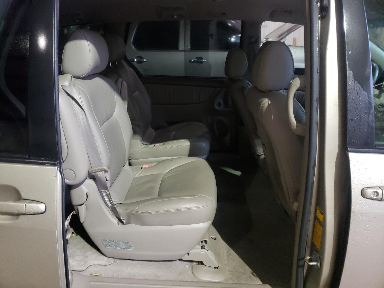 Photo 6 from auction – 2004 TOYOTA SIENNA XLE with VIN 5TDZA22C74S036732