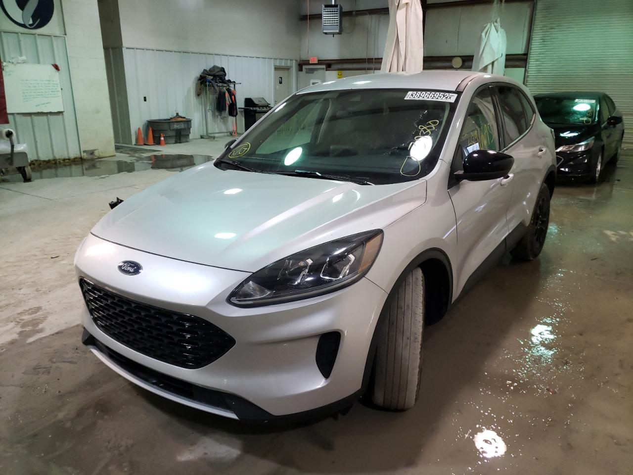 Photo 2 from auction – 2020 FORD ESCAPE SE with VIN 1FMCU0BZ5LUB14016