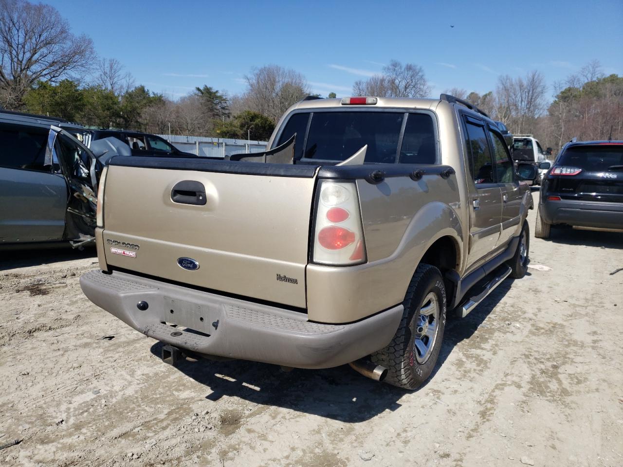 Photo 4 from auction – 2001 FORD EXPLORER S with VIN 1FMZU77E51UB26012