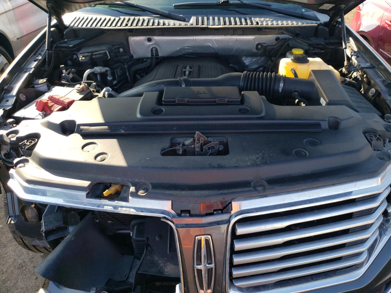 Photo 7 from auction – 2016 LINCOLN NAVIGATOR with VIN 5LMJJ2JT2GEL05737