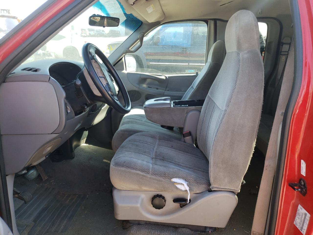 Photo 5 from auction – 1998 FORD F150 with VIN 1FTZX18W6WNB68271