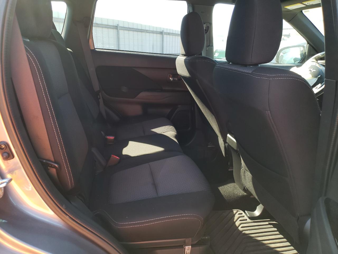 Photo 6 from auction – 2018 MITSUBISHI OUTLANDER with VIN JA4AD3A37JZ018909