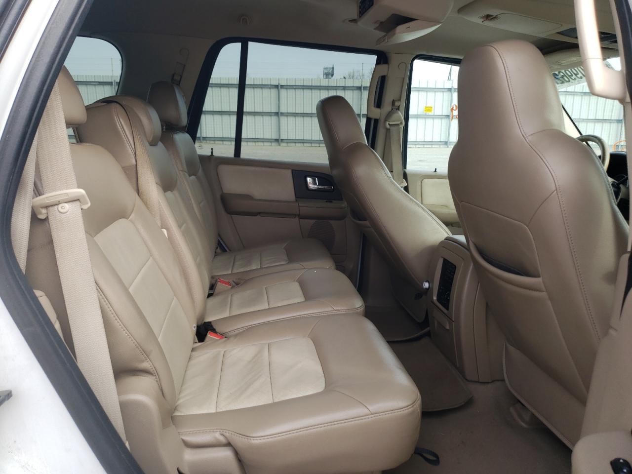 Photo 6 from auction – 2006 FORD EXPEDITION with VIN 1FMPU17596LA86888