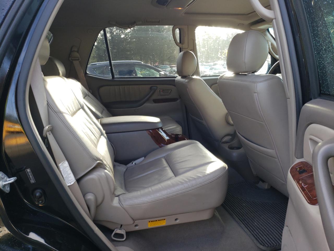 Photo 6 from auction – 2005 TOYOTA SEQUOIA LI with VIN 5TDBT48A05S253084