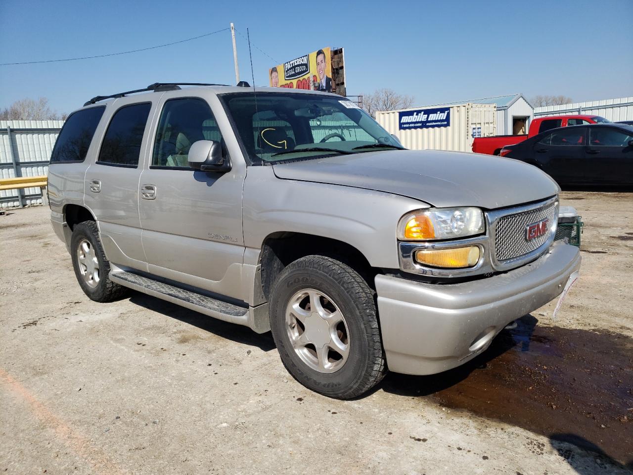 GMC YUKON DENA 2004 with VIN 1GKEK63U64J323989 - Photo from auction