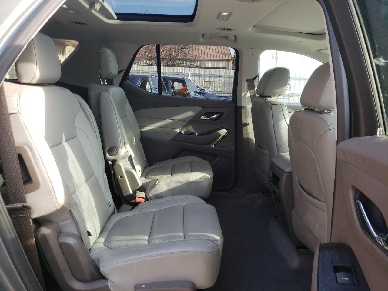 Photo 6 from auction – 2018 CHEVROLET TRAVERSE P with VIN 1GNERKKW4JJ130567