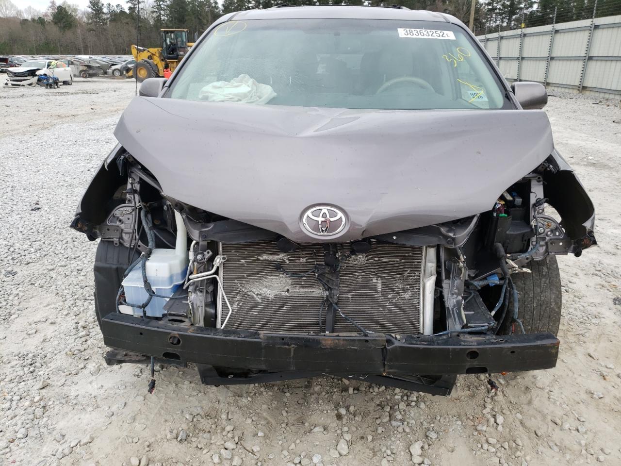 Photo 9 from auction – 2012 TOYOTA SIENNA XLE with VIN 5TDYK3DC3CS258338