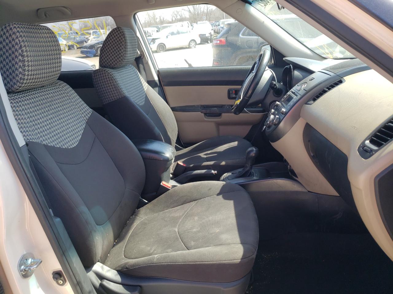 Photo 5 from auction – 2011 KIA SOUL + with VIN KNDJT2A28B7724715