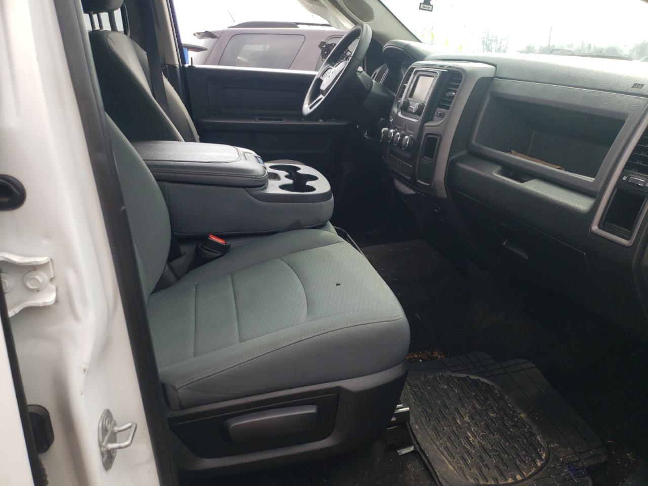 Photo 15 from auction – 2018 RAM 1500 ST with VIN 1C6RR6KT2JS132181