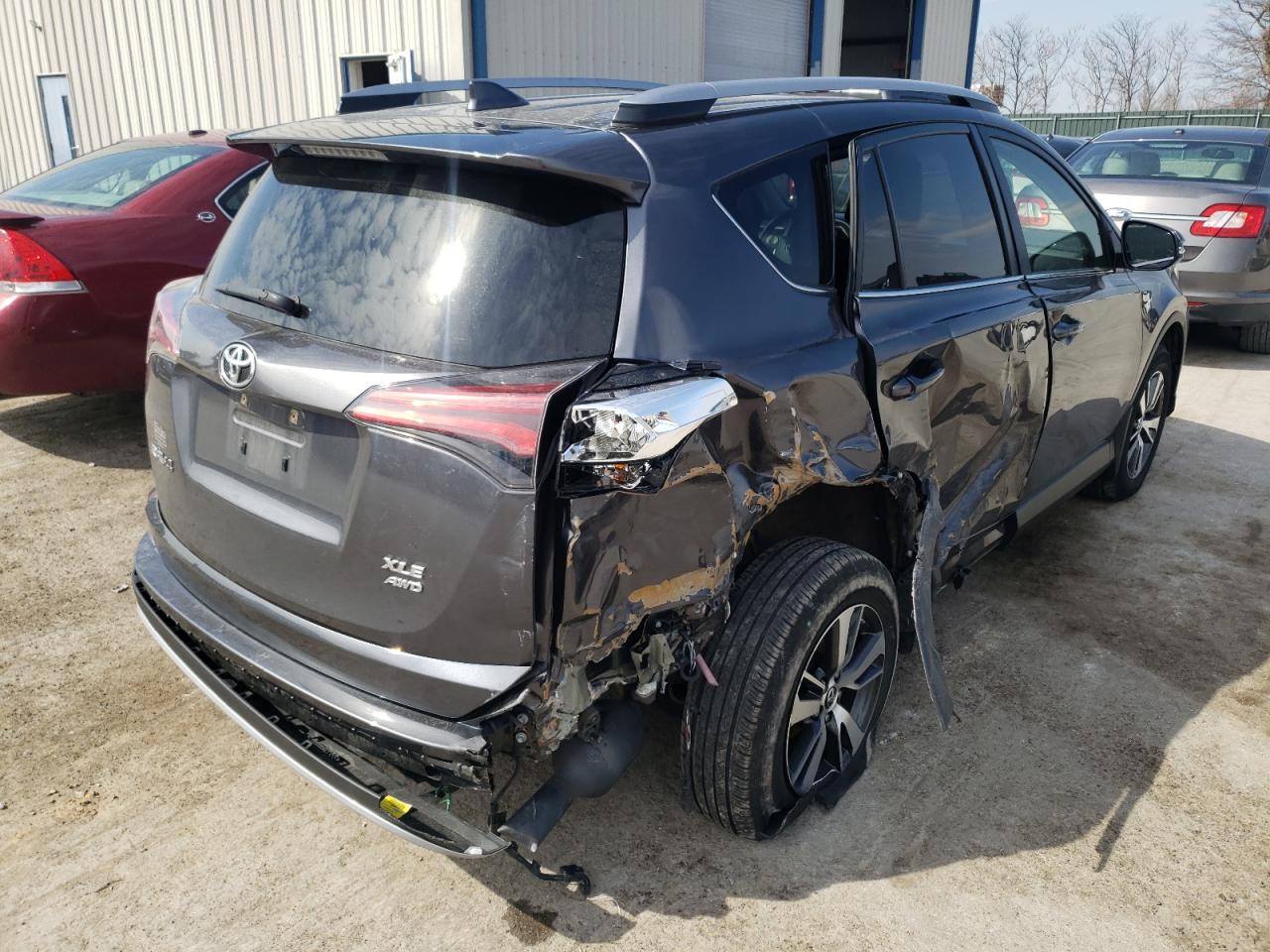 Photo 4 from auction – 2018 TOYOTA RAV4 with VIN JTMRFREV6JD248374