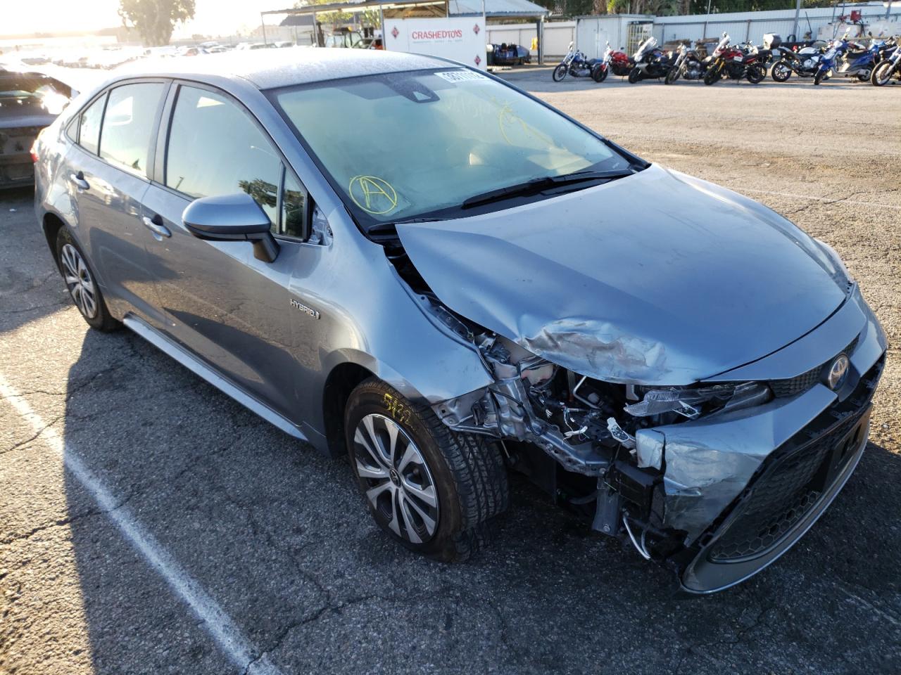 TOYOTA COROLLA LE 2020 with VIN JTDEBRBE6LJ017087 - Photo from auction