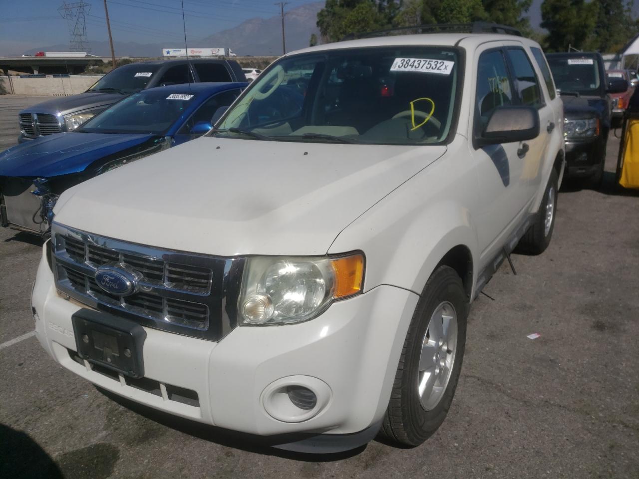 Photo 2 from auction – 2011 FORD ESCAPE XLS with VIN 1FMCU0C72BKB14420