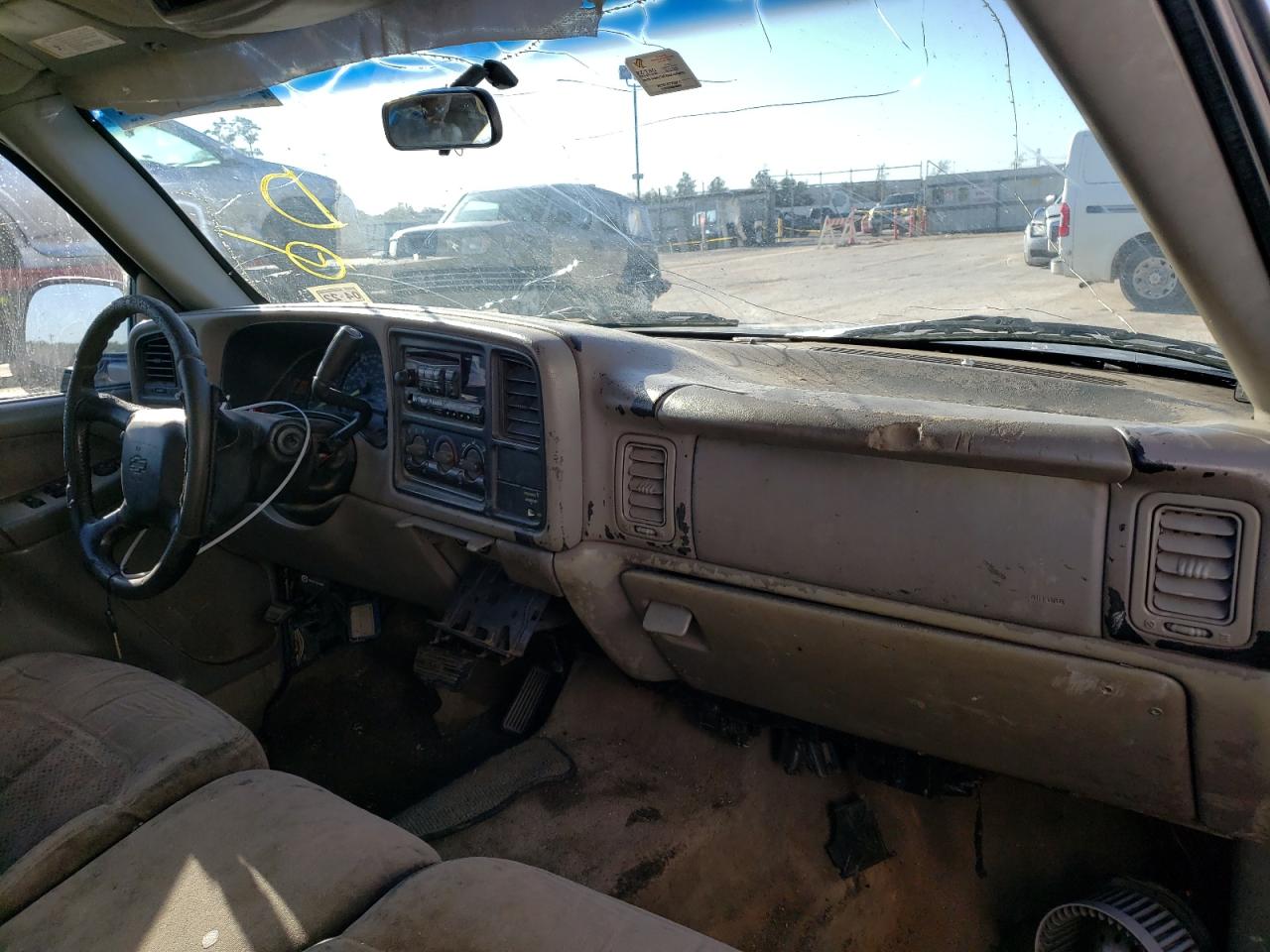 Photo 9 from auction – 2000 CHEVROLET SILVERADO with VIN 1GCEC19T5YZ156784