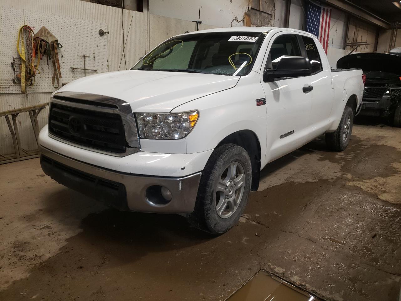 Photo 2 from auction – 2011 TOYOTA TUNDRA DOU with VIN 5TFUY5F18BX161813