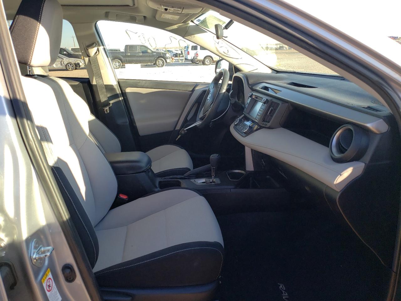Photo 5 from auction – 2016 TOYOTA RAV4 XLE with VIN 2T3WFREV7GW287795