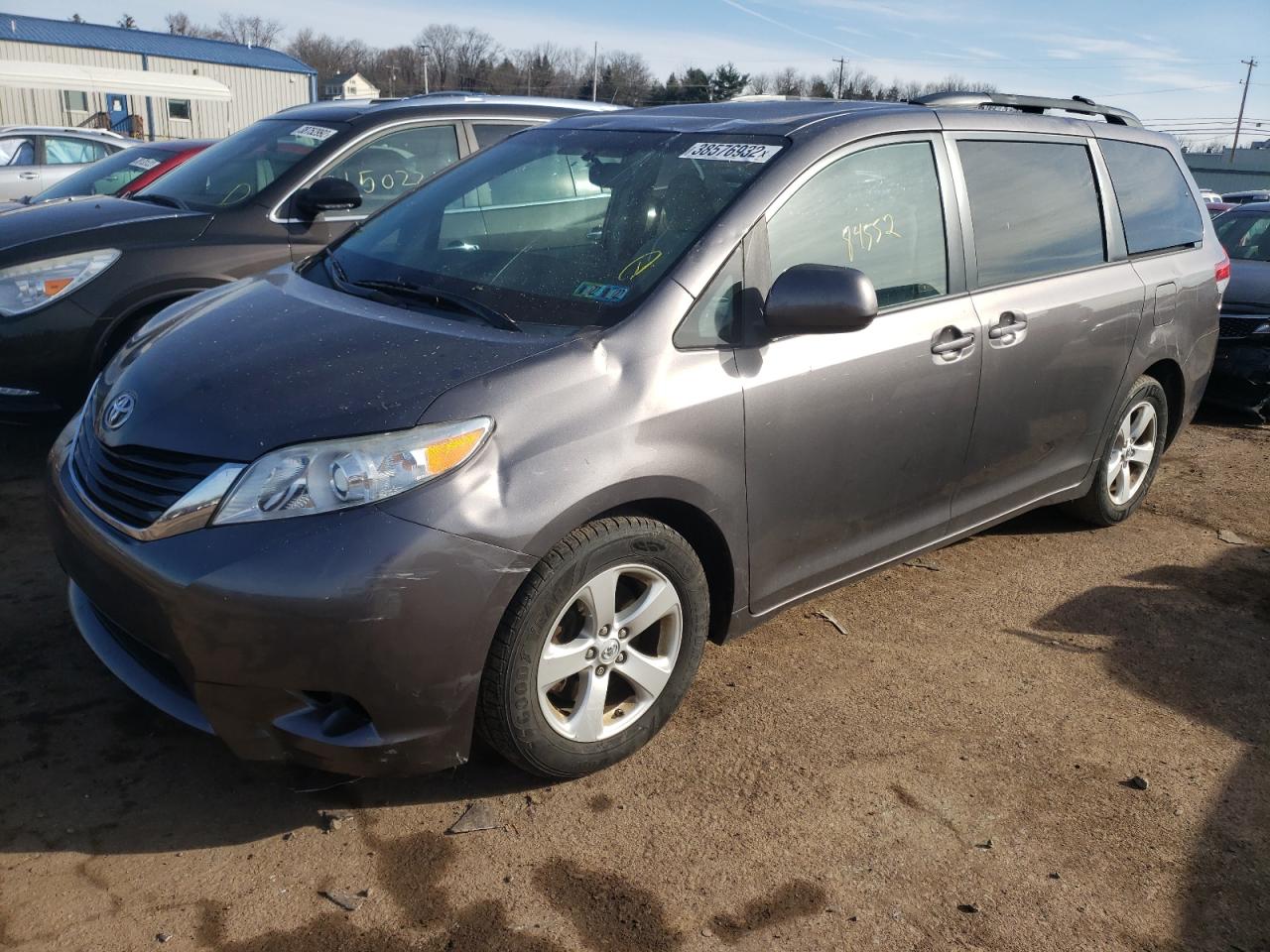 Photo 2 from auction – 2014 TOYOTA SIENNA LE with VIN 5TDKK3DC7ES519060