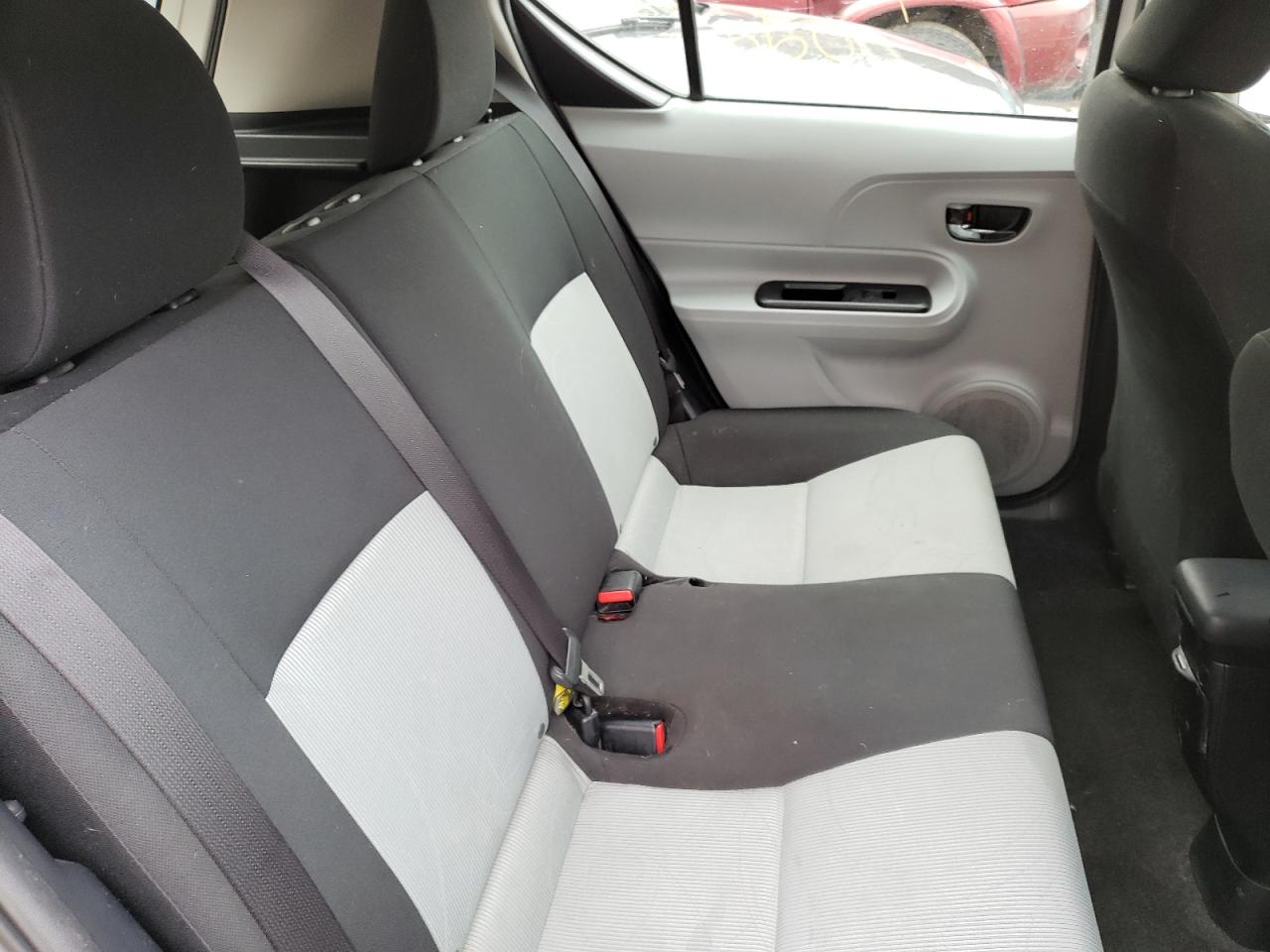 Zdjęcie 6 z aukcji – 2014 TOYOTA PRIUS C z VIN JTDKDTB38E1565166