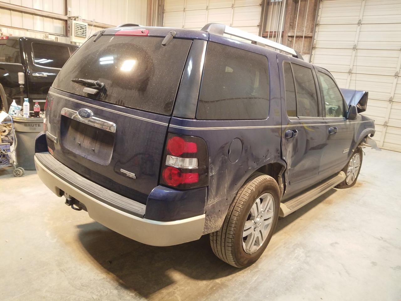 Photo 4 from auction – 2006 FORD EXPLORER E with VIN 1FMEU64836UA15974