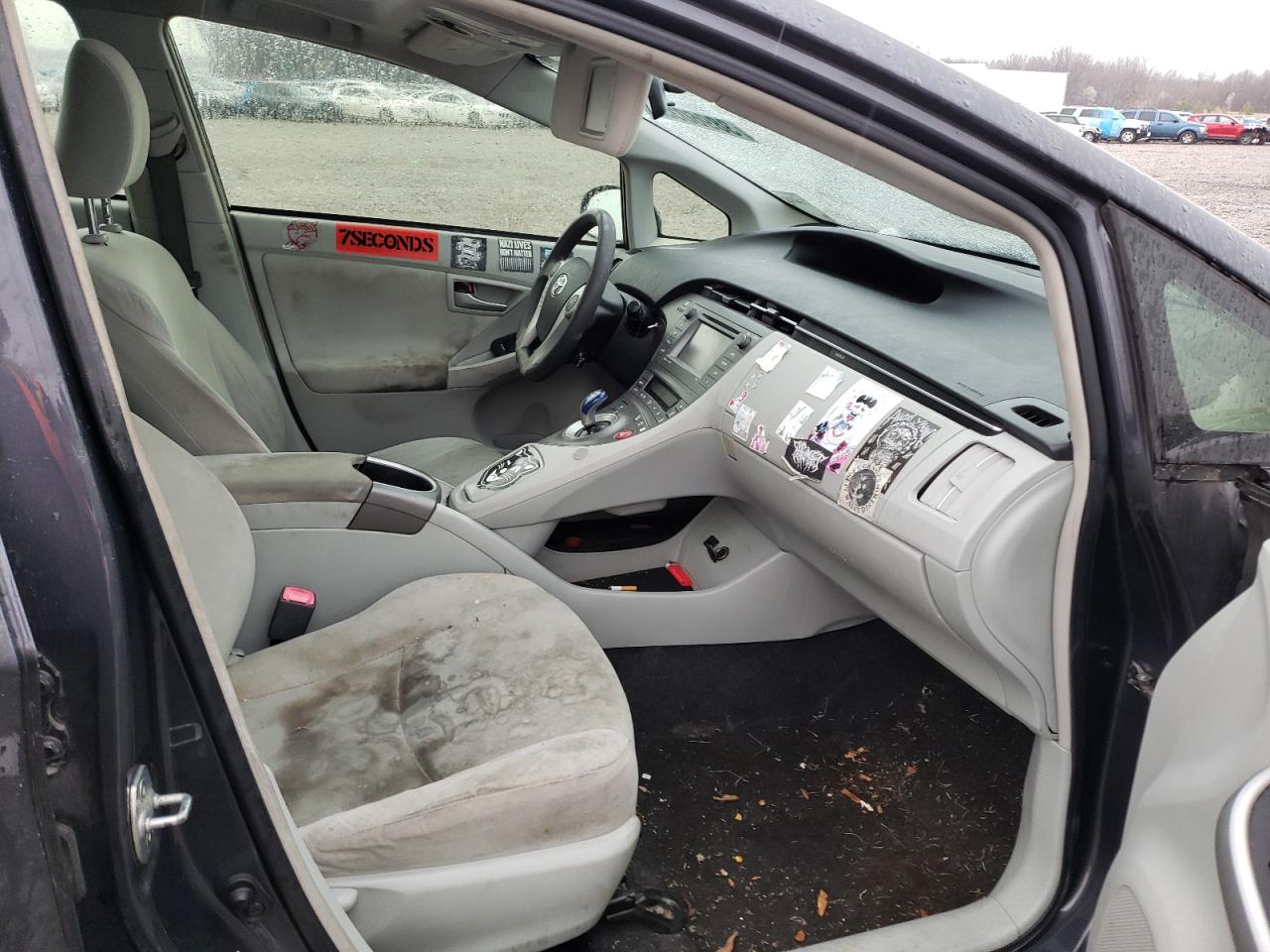 Photo 5 from auction – 2013 TOYOTA PRIUS with VIN JTDKN3DU2D1629106
