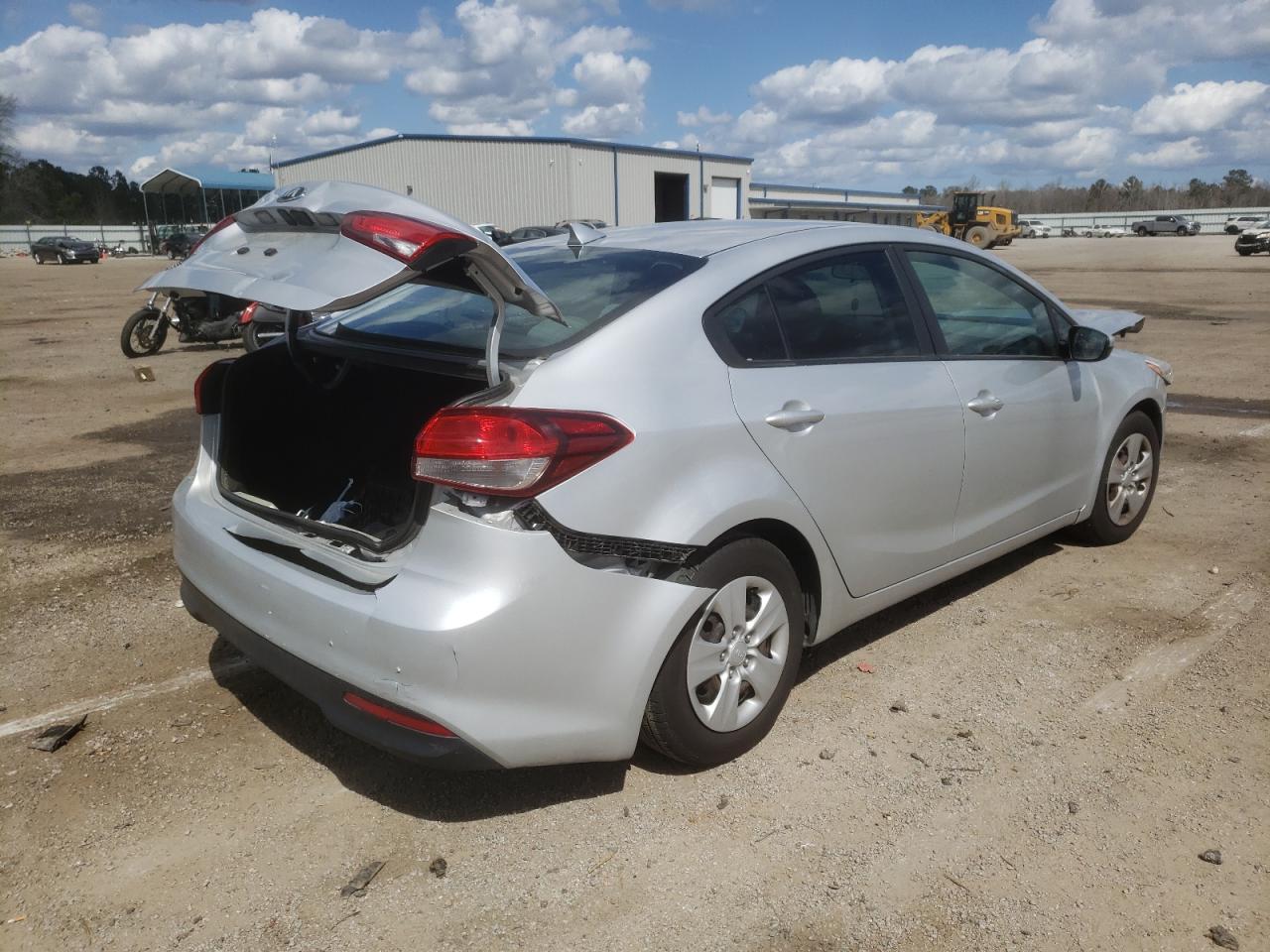Photo 4 from auction – 2017 KIA FORTE LX with VIN 3KPFK4A77HE058052