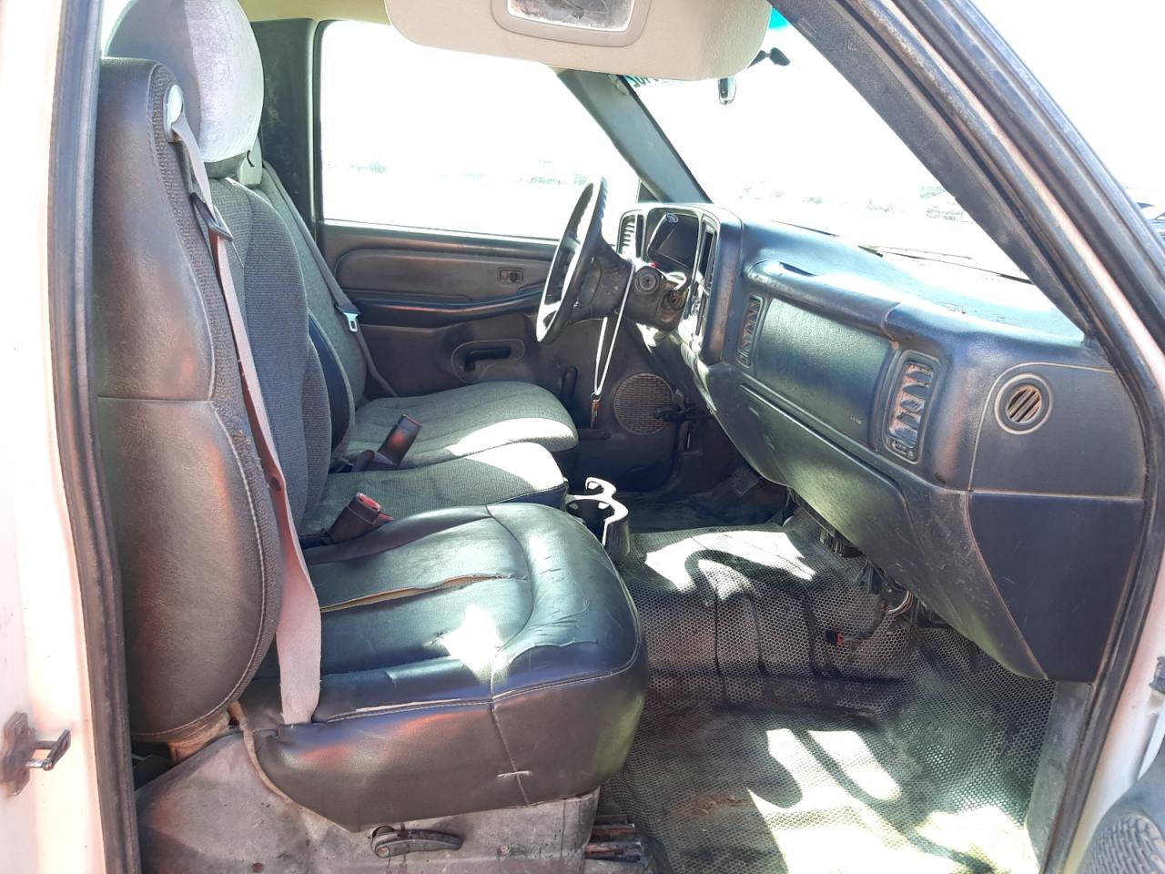 Photo 5 from auction – 2002 CHEVROLET SILVERADO with VIN 1GCHC24U72E283120