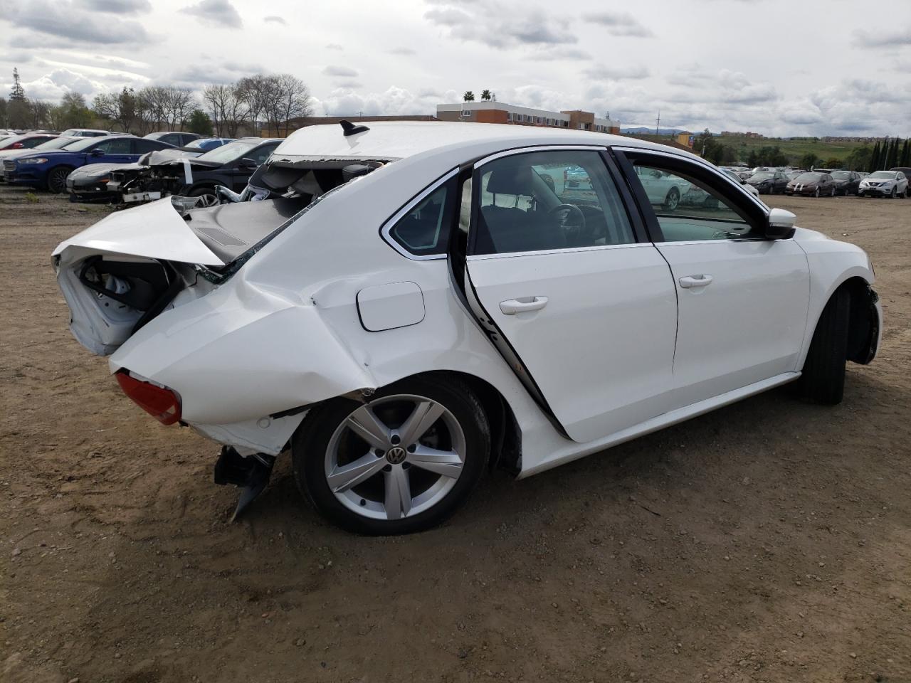 Photo 4 from auction – 2013 VOLKSWAGEN PASSAT SE with VIN 1VWBP7A30DC150620