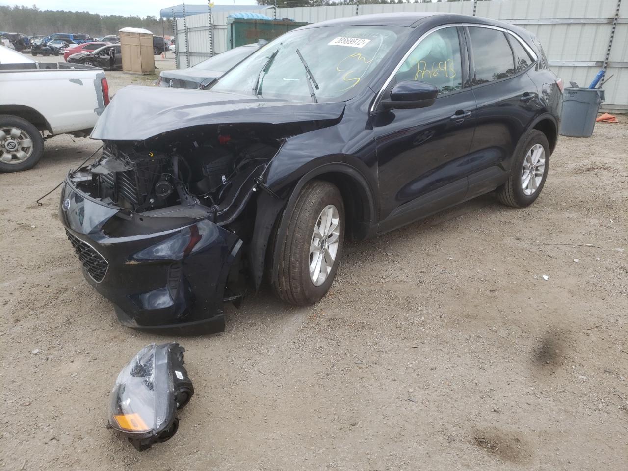 Photo 2 from auction – 2021 FORD ESCAPE SE with VIN 1FMCU0G63MUA23259