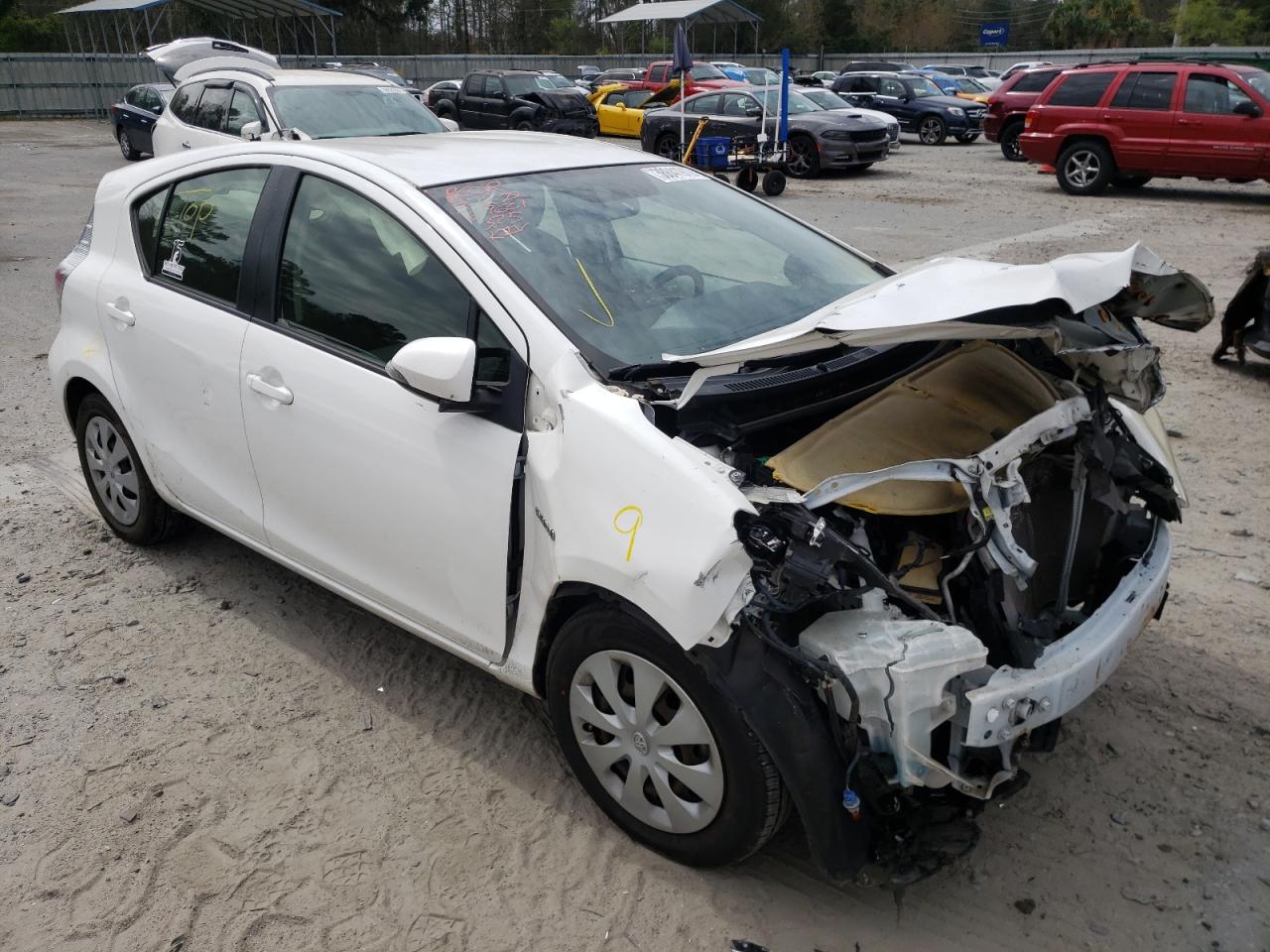 TOYOTA PRIUS C 2013 with VIN JTDKDTB3XD1056873 - Photo from auction