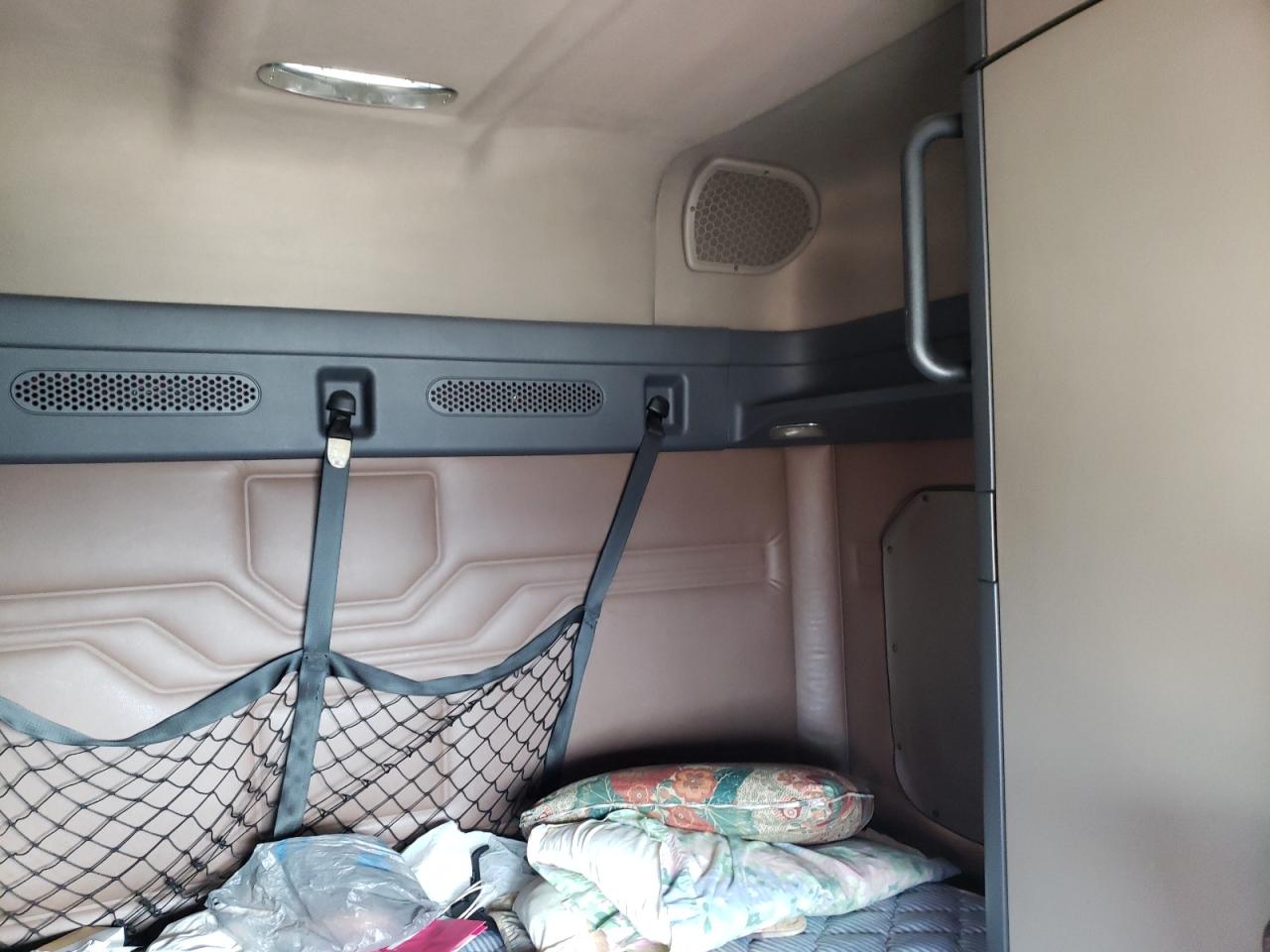 Photo 6 from auction – 2010 FREIGHTLINER CASCADIA 1 with VIN 1FUJGLDR0ASAR7762