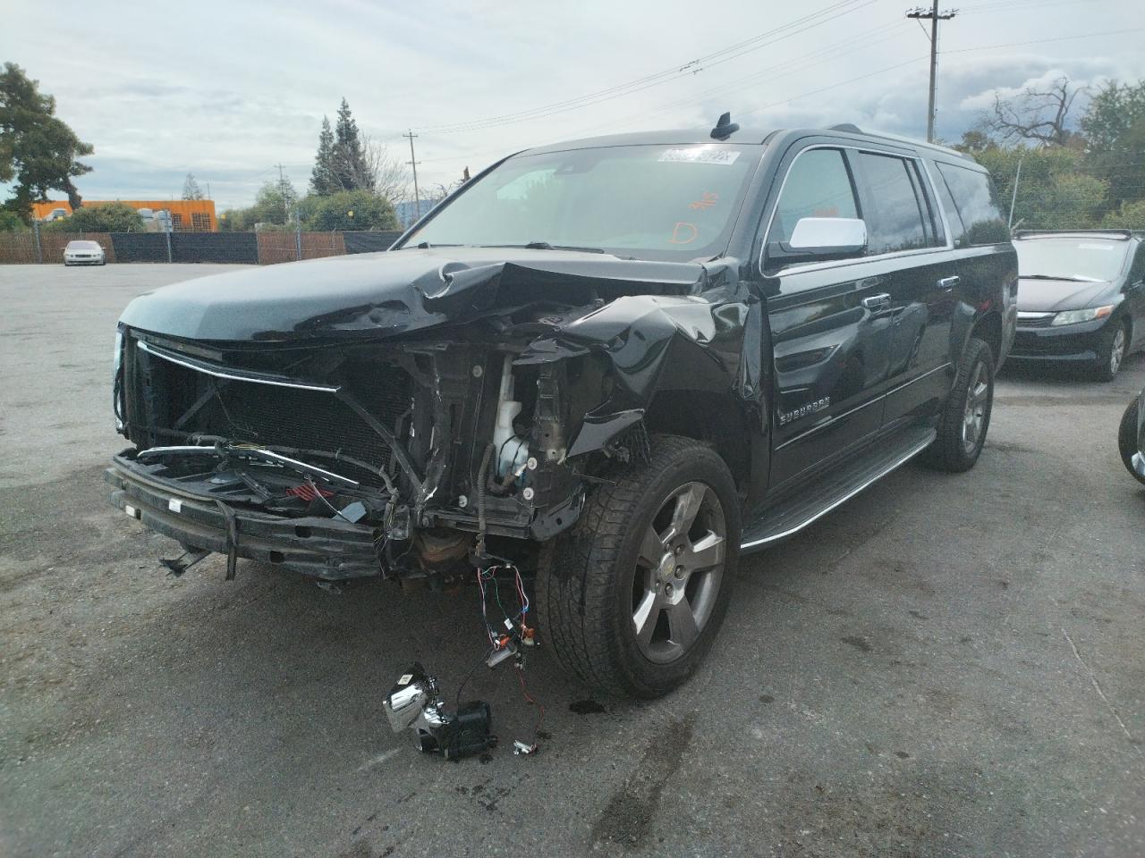 Photo 2 from auction – 2016 CHEVROLET SUBURBAN K with VIN 1GNSKJKC4GR447735