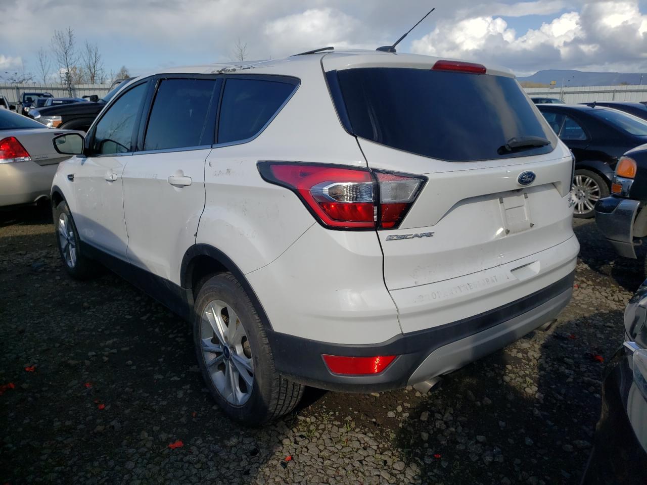 Photo 3 from auction – 2017 FORD ESCAPE SE with VIN 1FMCU0GDXHUA62788