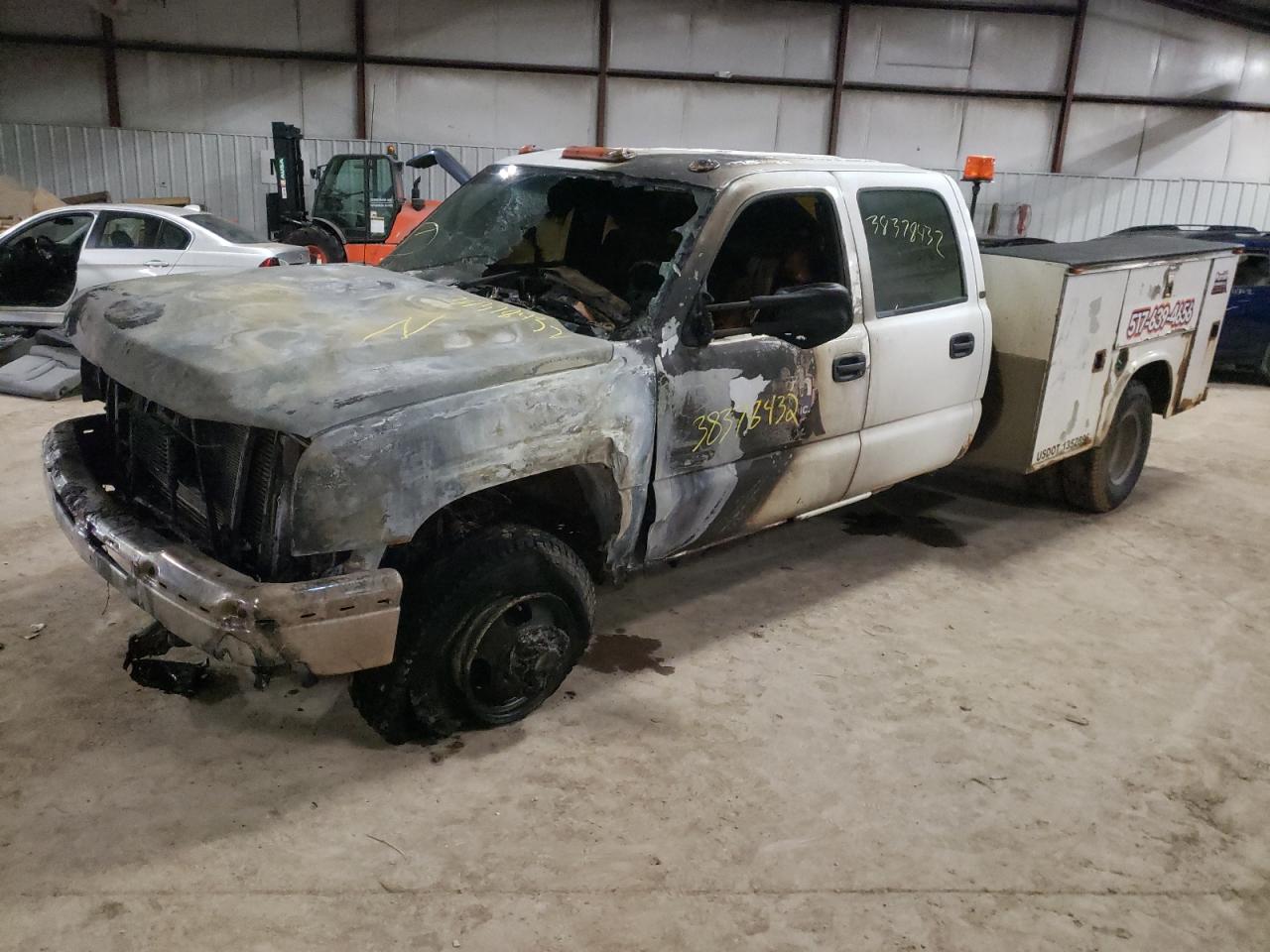 Photo 2 from auction – 2005 CHEVROLET SILVERADO with VIN 1GBJC33215F921470