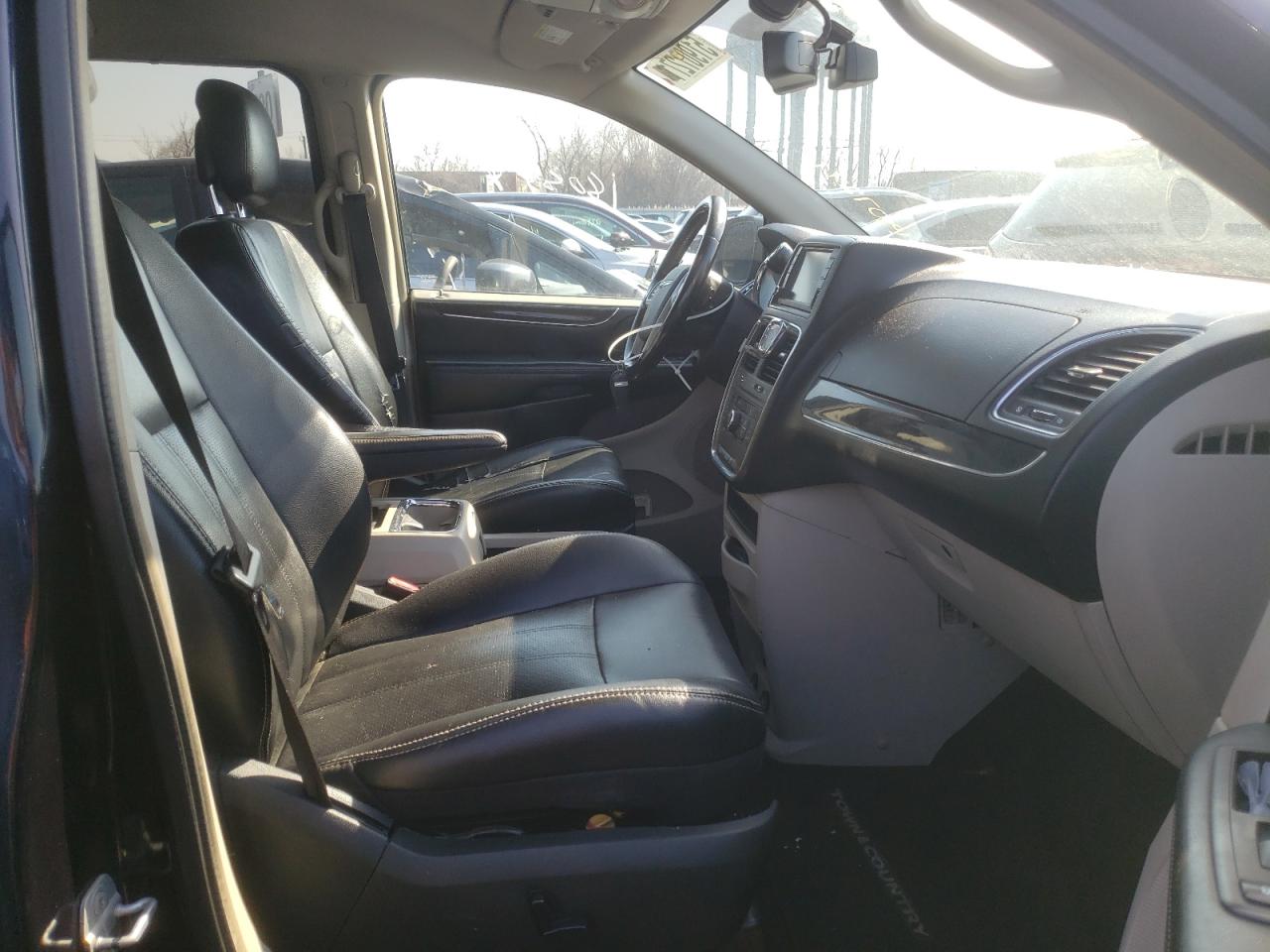 Photo 5 from auction – 2011 CHRYSLER TOWN & COU with VIN 2A4RR8DG0BR749421