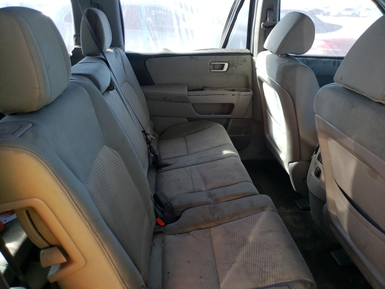 Photo 6 from auction – 2014 HONDA PILOT LX with VIN 5FNYF3H25EB020973