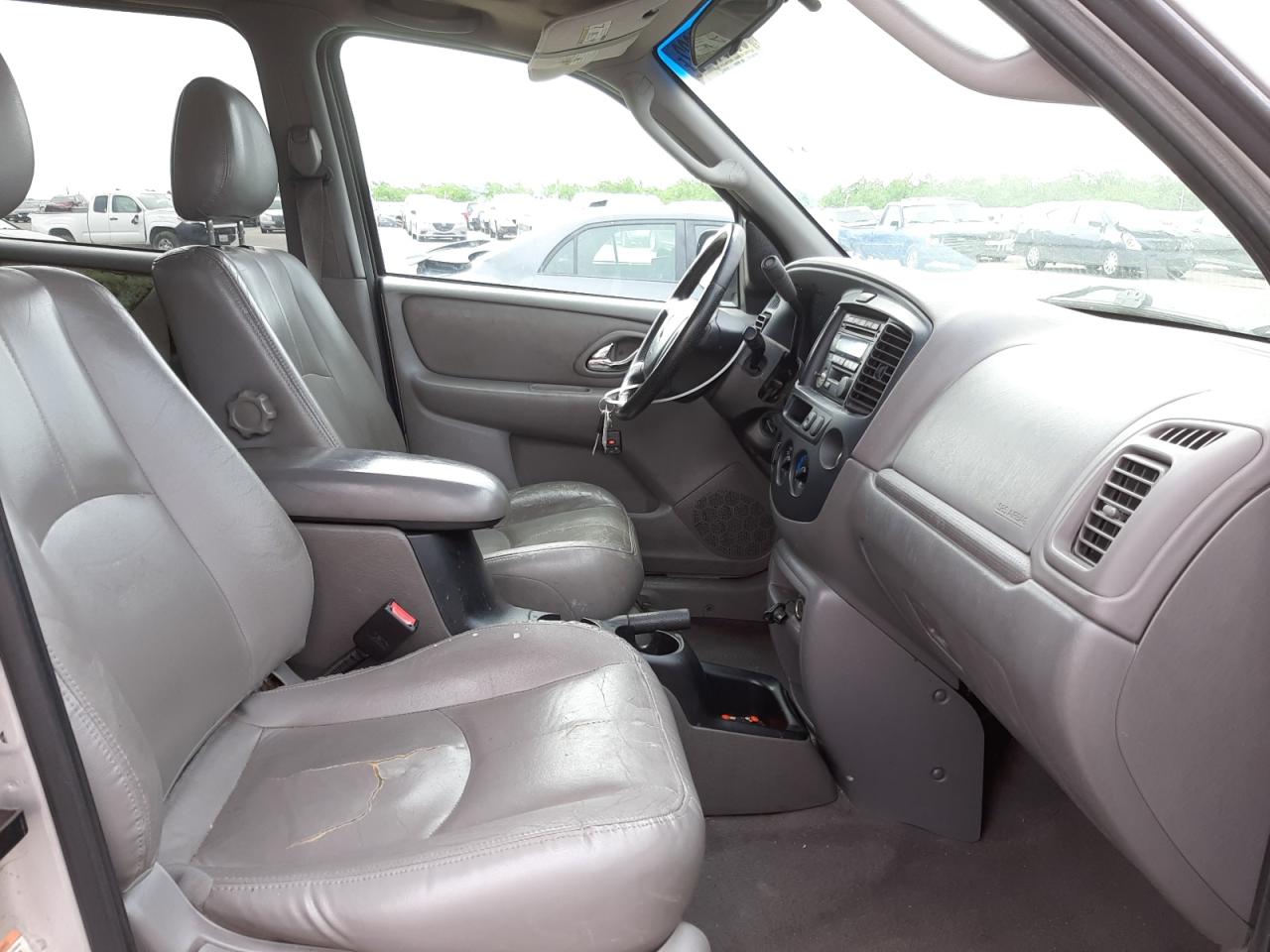Photo 5 from auction – 2002 MAZDA TRIBUTE LX with VIN 4F2CU09142KM51694