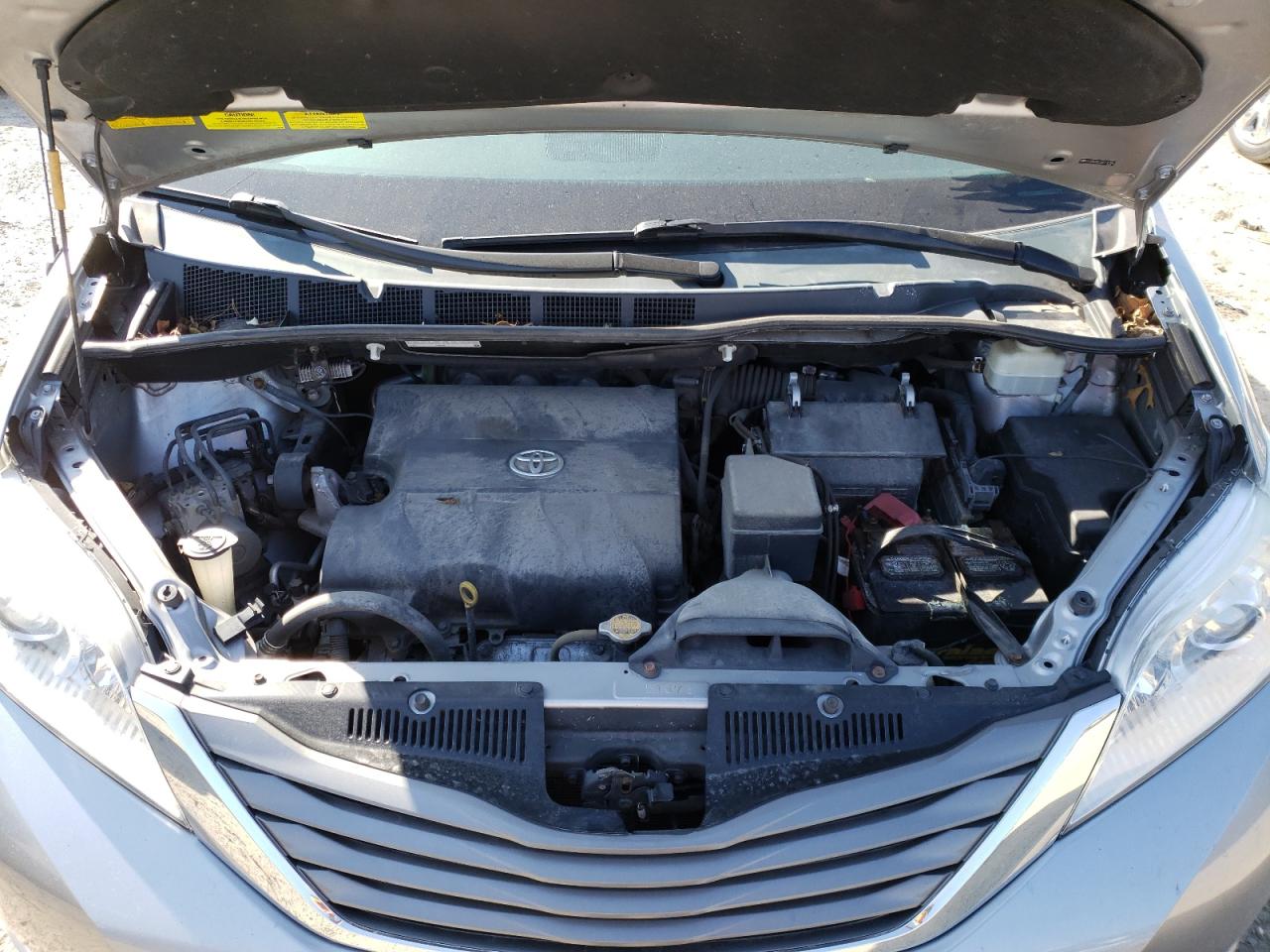 Photo 7 from auction – 2013 TOYOTA SIENNA XLE with VIN 5TDYK3DC3DS330186