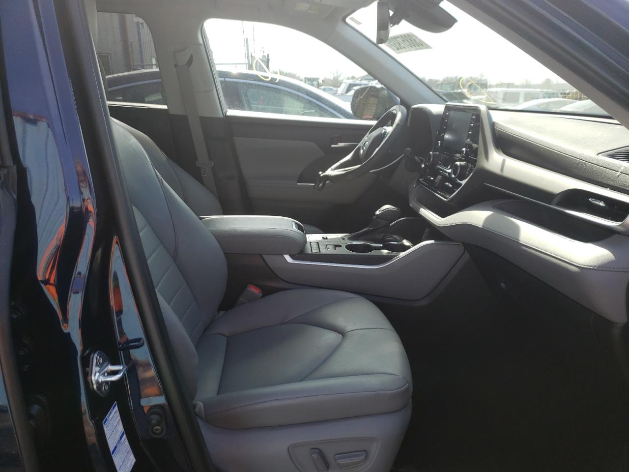Photo 5 from auction – 2021 TOYOTA HIGHLANDER with VIN 5TDGBRCH7MS536347
